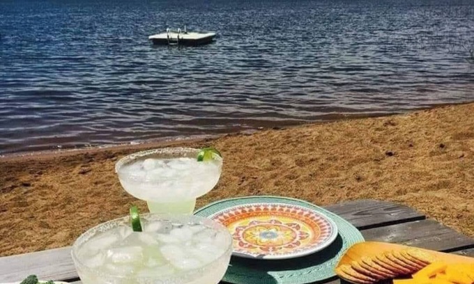 Markville Cabin | Private, Family Cabin, With Large Sandy Beach SLEEPS 12