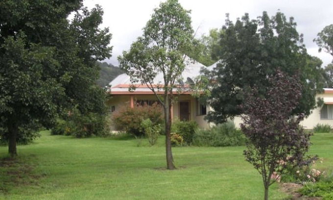 Central Mudgee House | Private Farmhouse and garden, located between Mudgee & Rylstone