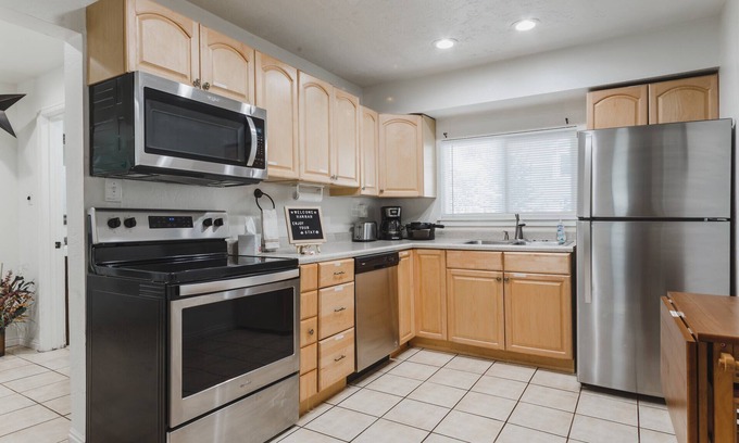 Springville House | Private four bedroom home - close to everything - pet friendly