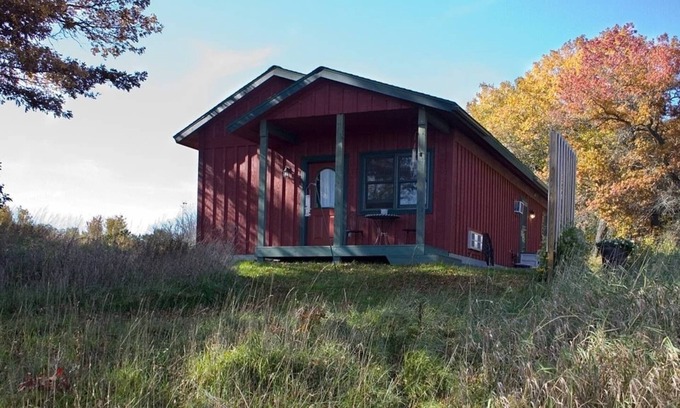Reedsburg House | Private guest house w/jacuzzi tub, gas fireplace close to several famous parks