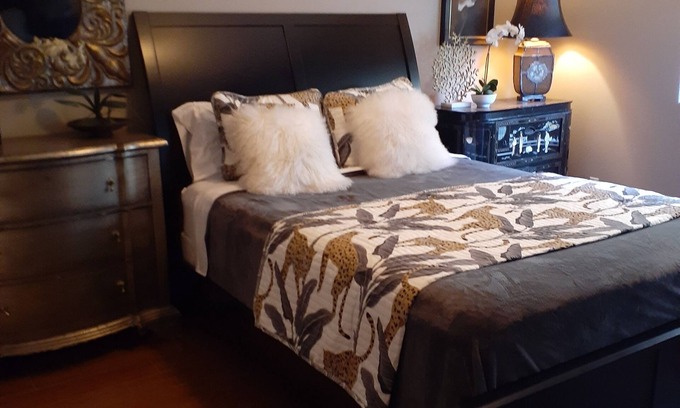 La Quinta House | Private Guest Suite in PGA West La Quinta - TV, Fridge, microwave & coffee maker