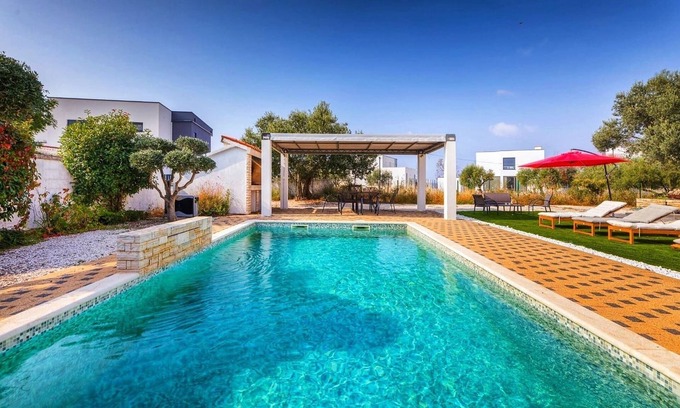 Galizana Ski Chalet | Private Heated Pool, Sport Fields - Villa Sunshine