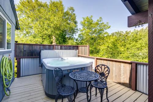Waldport House | Private Hot Tub and Views Lovely Waldport Home