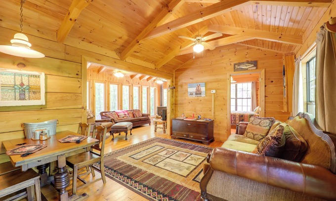 Vein Mountain Cabin | Private Hot Tub & Deck! Secluded Marion Cabin
