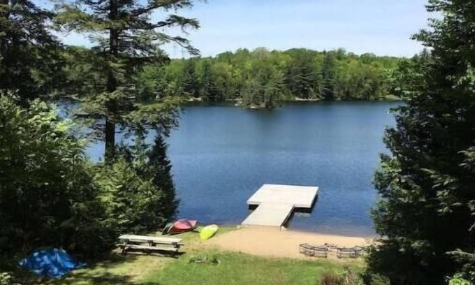 Kearney Cottage | Private kid-friendly lakefront cottage with a beach. Perfect for families!