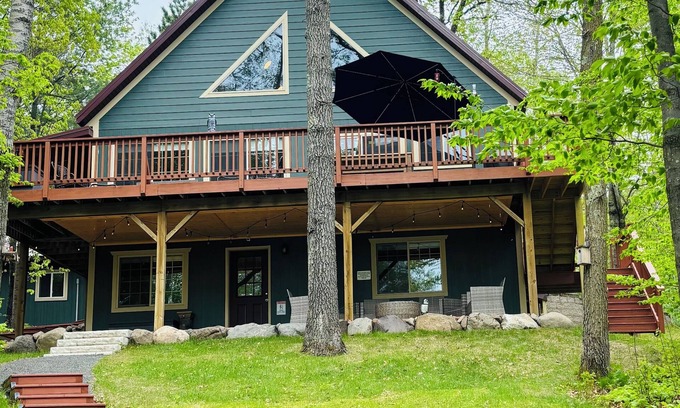 Brill Cabin | Private Lake, Sandy Beach and Fire Pit with free wood!