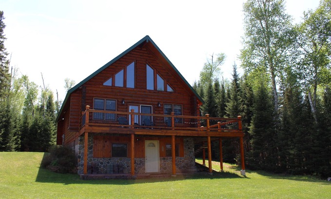 Republic House | Private lakefront home on a quiet lake
