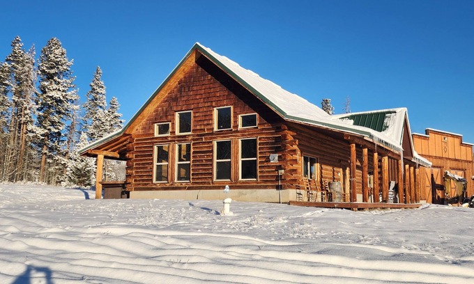 Daniel Cabin | Private mountain paradise! sleeps 8! snowmobiling, skiing, fireplace, hot tub!
