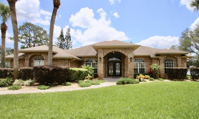 Deltona Lakes House | PRIVATE OASIS! CLEAN 4 BEDROOM, LAKE VIEW HOME!