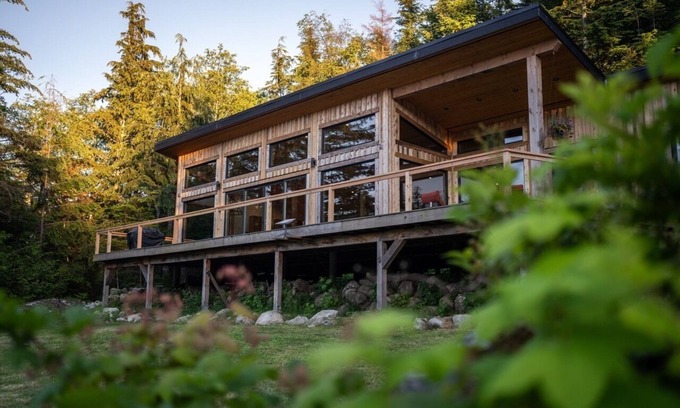 Strathcona Cabin | Private Oceanfront Lodge