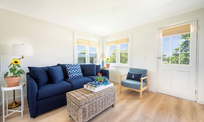 Waterford Cottage | Private One-Bedroom Cottage