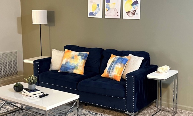 Grenloch Apartment | ✭ Private One Bedroom ✭ Minutes from Center City ✭ Ideal for Long Stays ✭