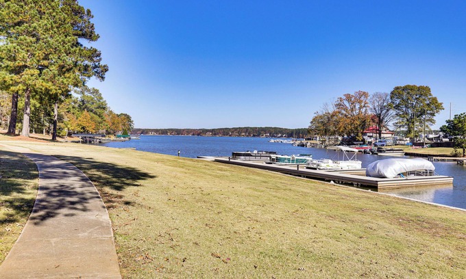 Lake Oconee House | Private Patio, Decks: Waterfront Eatonton Townhome