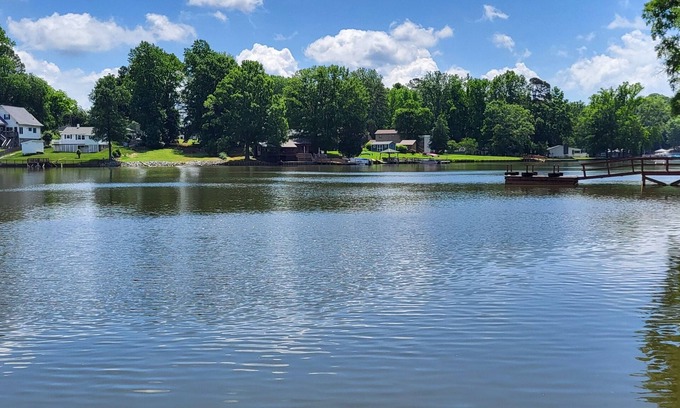 Southmont House | Private pier, dock, fire pit and access to boat access on High Rock lake