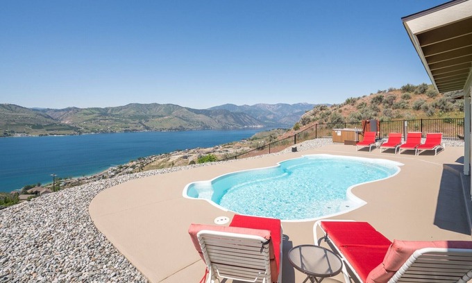 Chelan House | Private pool and hot tub with amazing views! Pet friendly