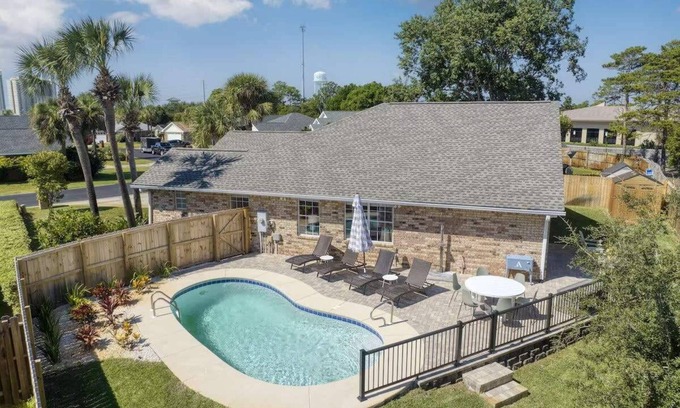 Seaspray House | Private Pool, Golf Cart & 4 Bikes! PRIVATE Beach Access~Havenly at Seaspray in M