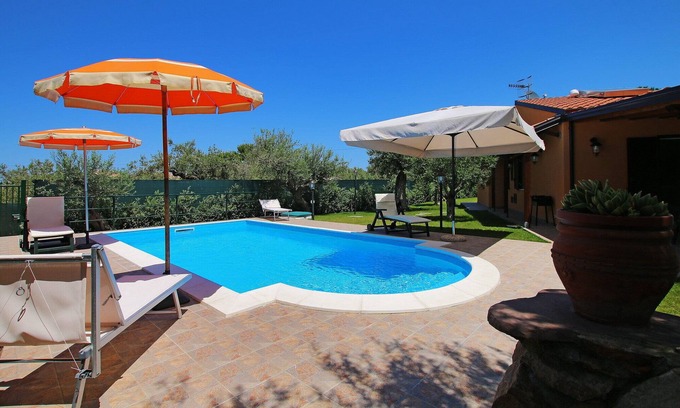 Capo Villa | Private pool, large Garden, Terrace, Air conditioning, Wi-Fi, near the Sea.