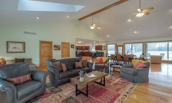 Versailles House | Private Residence on 37 Acres, 9 minutes to Keeneland.