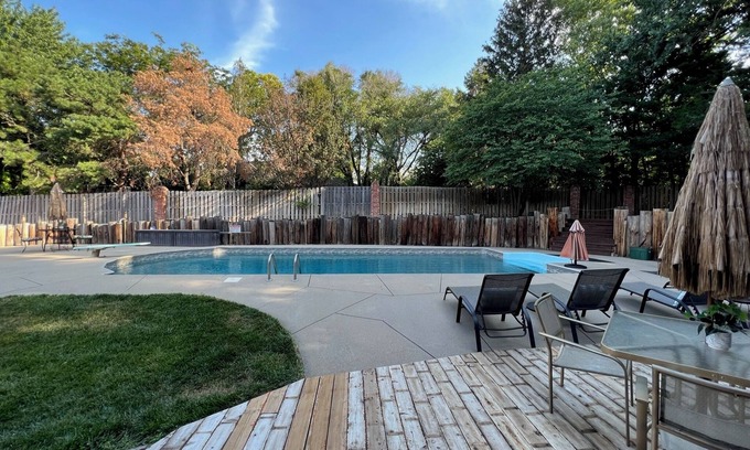 Lincoln House | Private Resort Lodge: Pool-Hot Tub—Billiards-Ping Pong-140 gift basket! 5500sf.