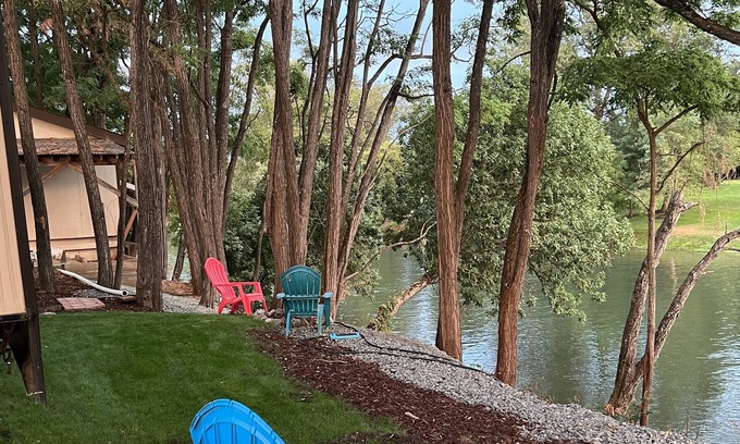 Grants Pass House | Private River Farms! 60 acres all for yourself! Just feet from the Rogue River
