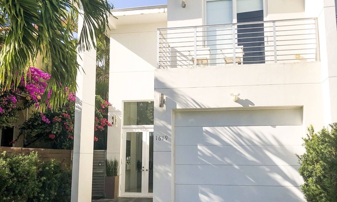 Coral Way House | Private room/bathroom in contemporary house,Owner has his private separate space