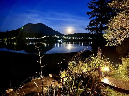Ucluelet Hotel | Private Room On Waterfront Property With Hot Tub & Firepit - Sea Esta