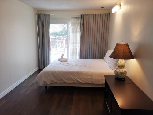Bayview Woods - Steeles House | Private Rooms in House in North York Shared Kitchen