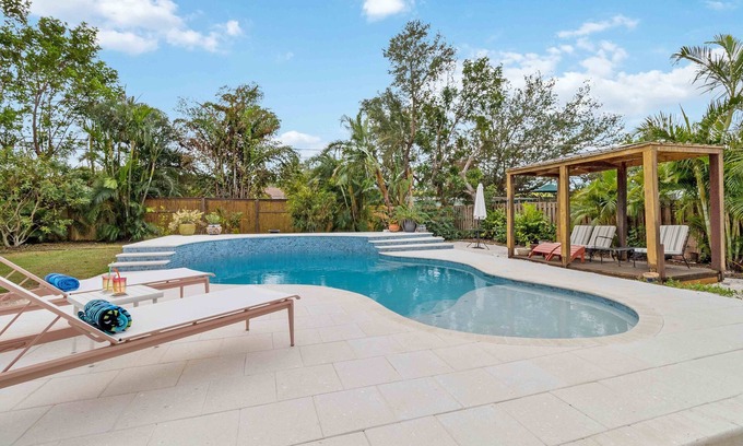 Southgate House | Private single family home in great location. Close to downtown and beaches.