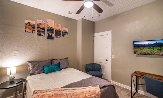 Oak Cliff Apartment | Private space bishop arts