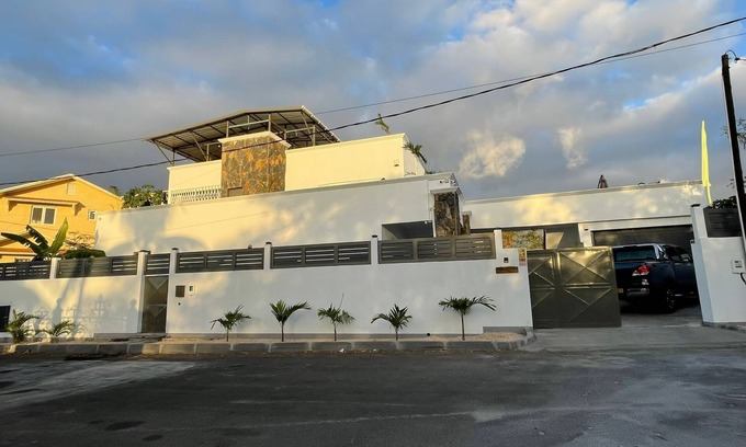 Flic-en-Flac Villa | Private Spacious villa Ocean view and Rooftop Bar. Tourism Authority licence.