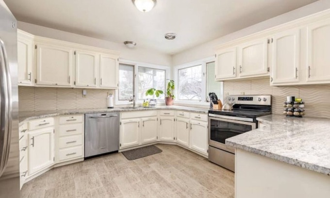 Highlands House | Private & Spacious North End Getaway!