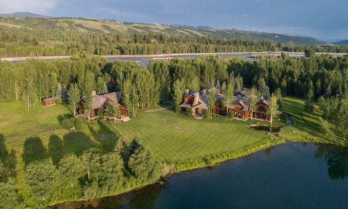 Moose Wilson Road Villa | Private, stately lodge nestled near the banks of the Snake River