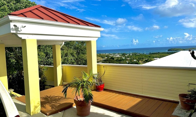 Estate Southgate Cottage | Private Tropical Villa with breathtaking views!
