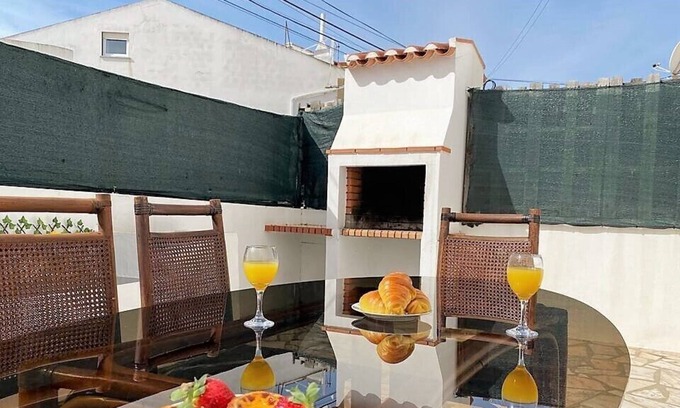 Ferrel House | ★Private Villa 4 BR w/ Patio(3 mins to beach+Surf)