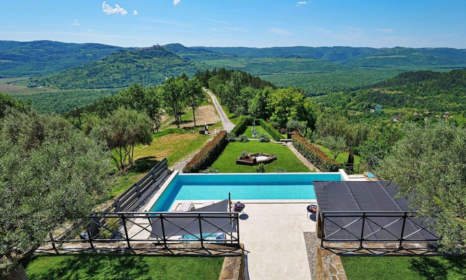 Golubici Villa | Private Villa with A/C, hot tub, private pool, WIFI, TV, terrace, pets allowed, panoramic view