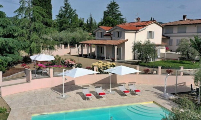 Figline e Incisa Valdarno Villa | Private Villa with A/C, private pool, WIFI, TV, terrace, panoramic view, close to Greve In Chianti