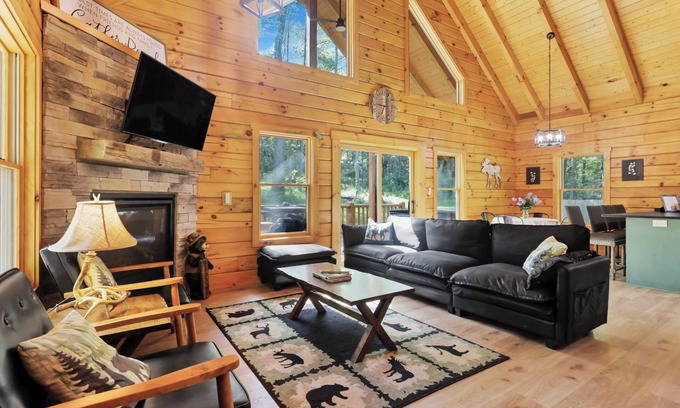 Logan Cabin | Private & Wooded Cabin with Eat-In Kitchen, Hot Tub, Fire Pit & Game Room
