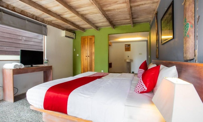 By Pass Ngurah Rai House | Private wooden cabin, classic Balinese style in Nusa Dua