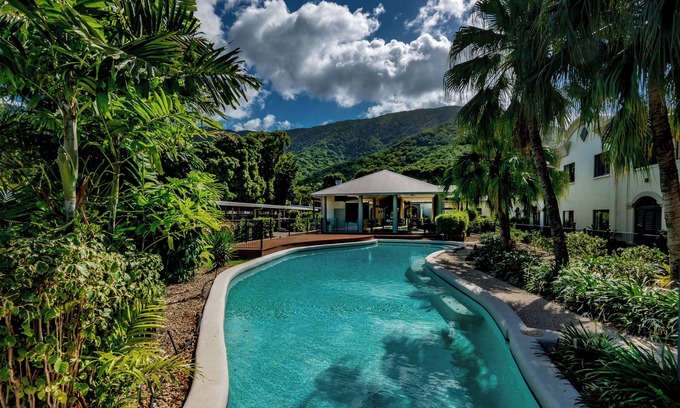 Palm Cove Apartment | Privately Managed Hotel Style Room in Mango Resort