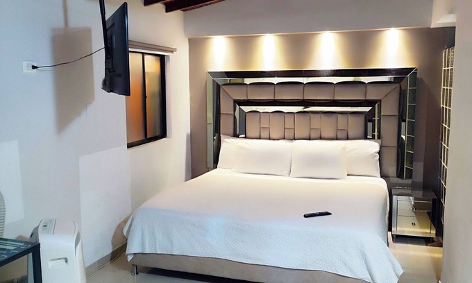Zona Rosa Apartment | $ PROMO $ 11 Bedrooms with bathrooms Aprtmnt + 2 Jacuzzis and a rooftop pool. @Poblado