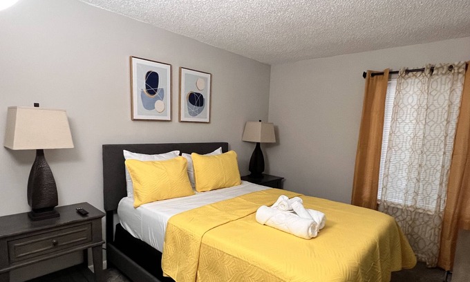 Bellevue Apartment | PROMO 5% WEEKLY/ 15% MONTHLY DISCOUNT Sleeps 8 - 20, Downtown Nashville, Zoo