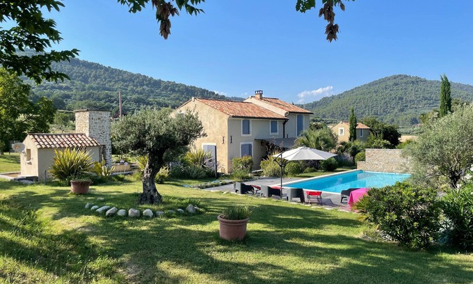 Manosque Villa | Provencal villa for 8 guests, swimming pool, olive grove, in the heart of nature in Manosque.