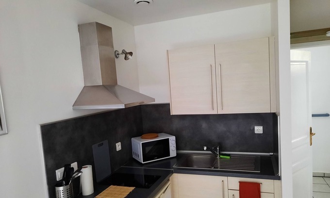 Maubeuge Apartment | Proximity to industrial area, WIFI, Netflix, All comfort