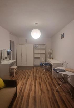 Brodno Apartment | Przytulny pokój 17 z balkonem w mieszkaniu 2 pokojowym