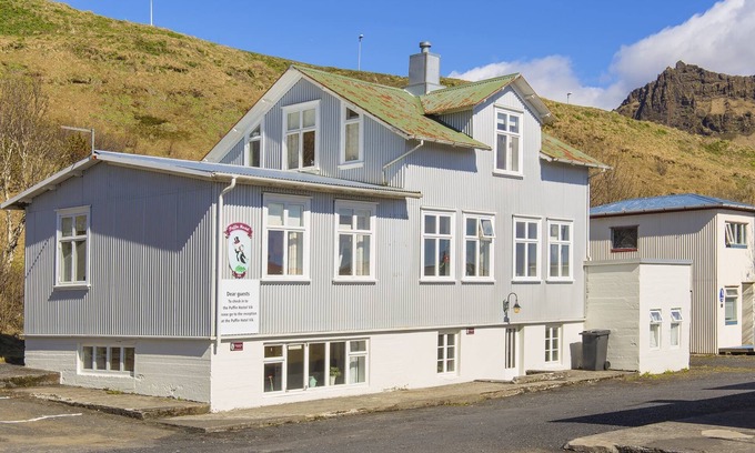 Vik I Myrdal Hostel | Puffin Hostel Vik