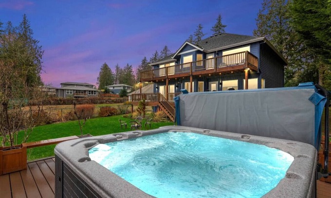 Manchester House | Puget Sound Retreat - 4 Bedroom Home w/Hot Tub