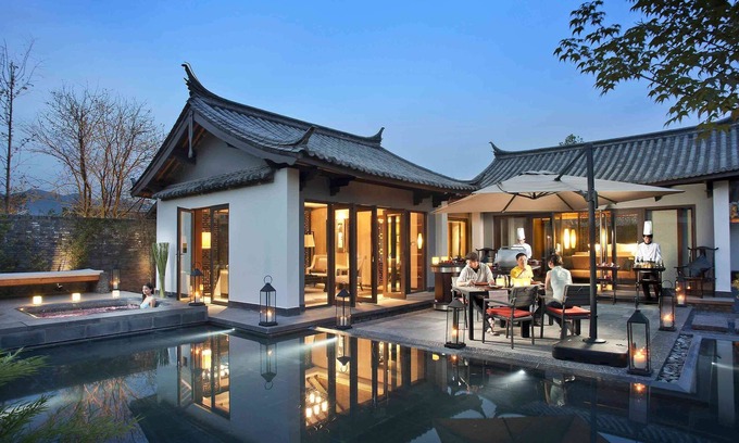 Shuhe Old Town Resort | Pullman Lijiang Resort and Spa
