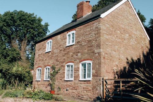 How Caple House | Pump Cottage - Cosy Herefordshire Cottage