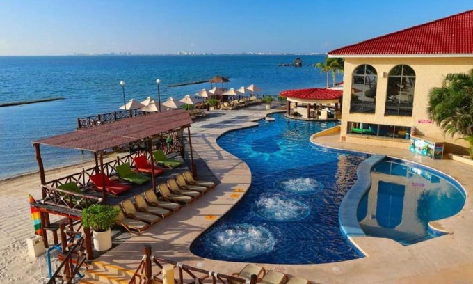 Puerto Juarez Apartment | Punta me Apartment beach front in the hotel & waterpark