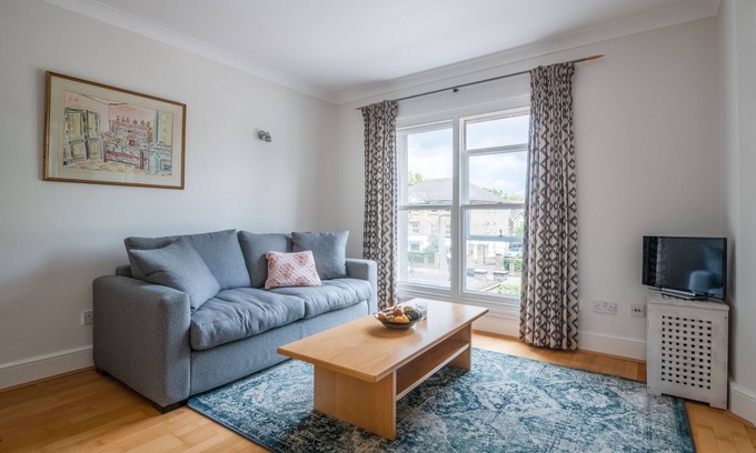 East Putney Apartment | Putney Perfection - One Bedroom Apartment, Sleeps 2